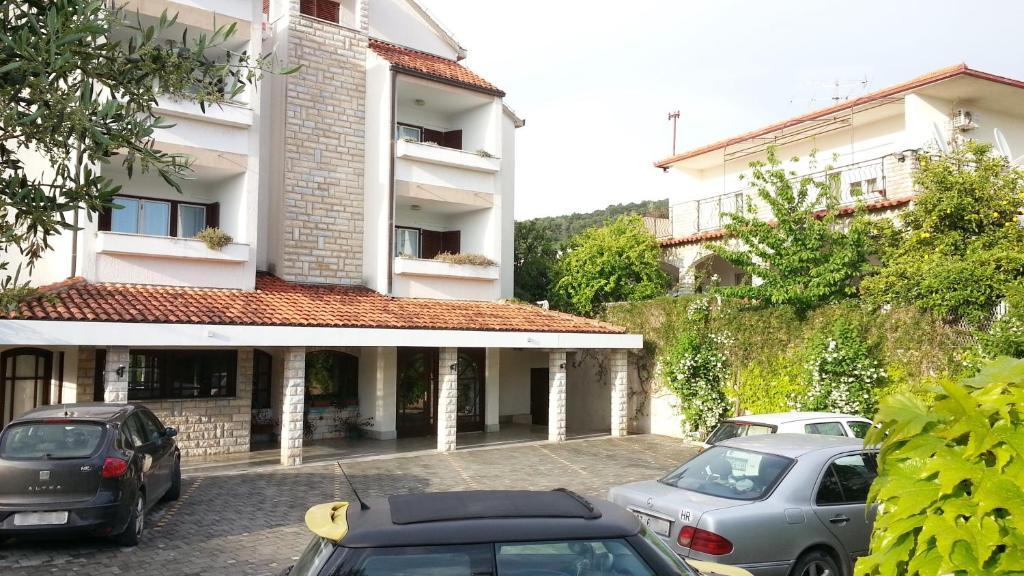 Apartments Vojin Trogir Zewnętrze zdjęcie